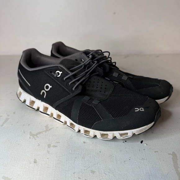 On Cloud Running Shoes Swiss Engineering Black & White Sneakers - Picture 1 of 8